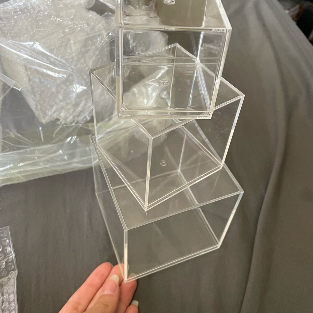 4 Sets Of Clear Display Box’s